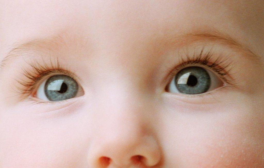 Как меняется цвет глаз у новорожденных по месяцам фото перемен